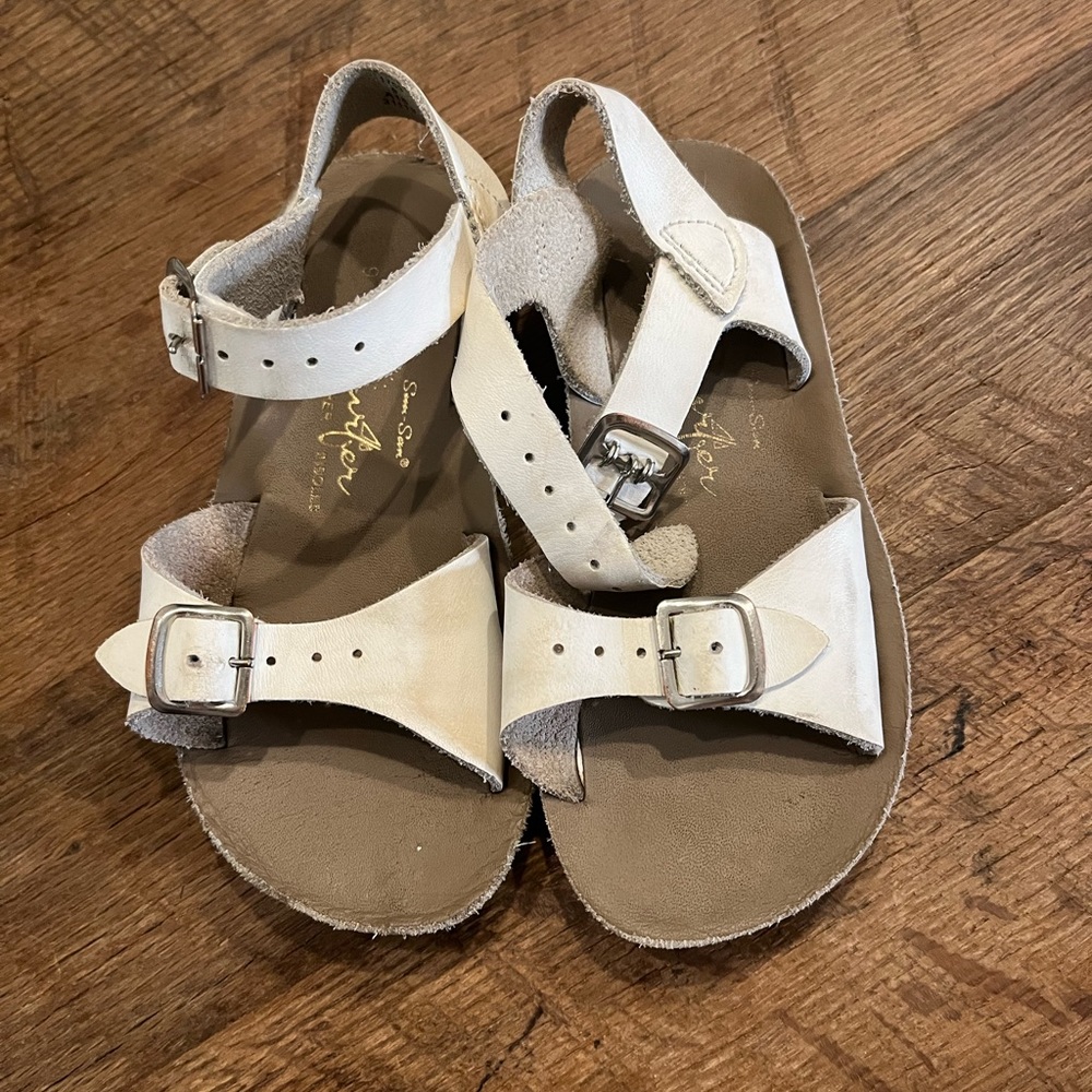 Saltwater sun sans sandals